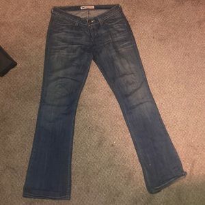Levi’s Demi curve jeans